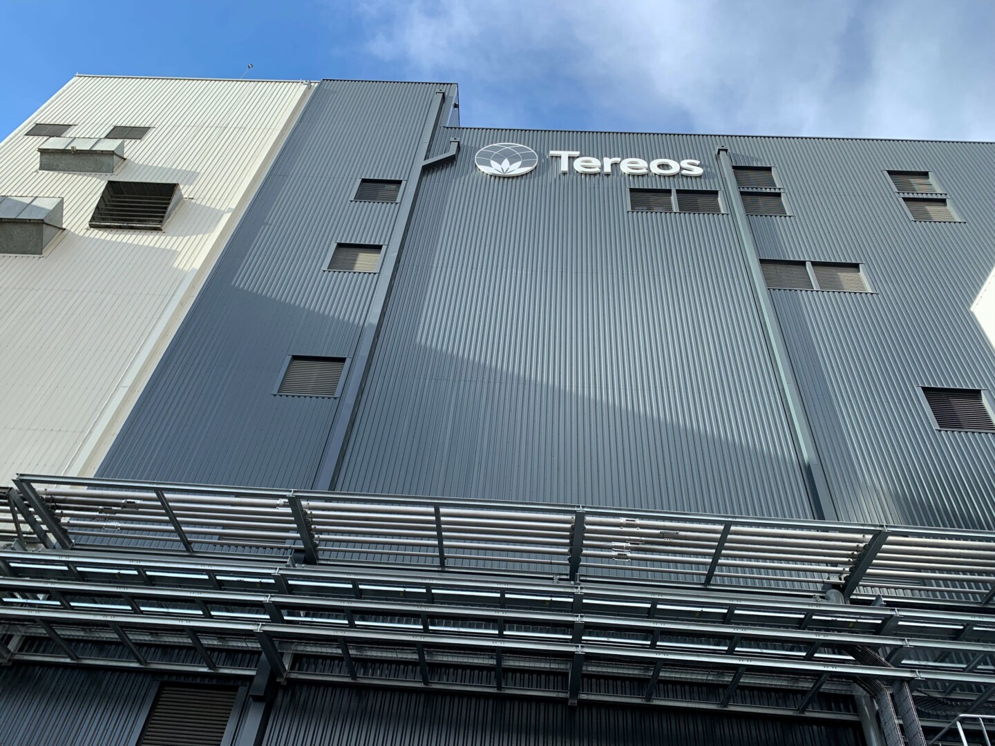 Le nouveau moulin de Tereos à Nesle traite 800 000 tonnes de blé par an et produit 90 tonnes de farine par heure.